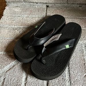 Sanuk yoga mat sandals